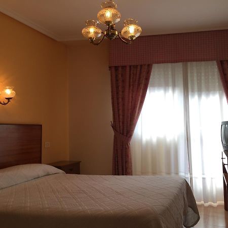 קארבאינו Hotel Restaurante Derby מראה חיצוני תמונה