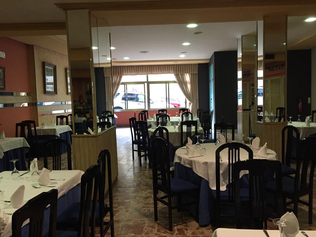 קארבאינו Hotel Restaurante Derby מראה חיצוני תמונה