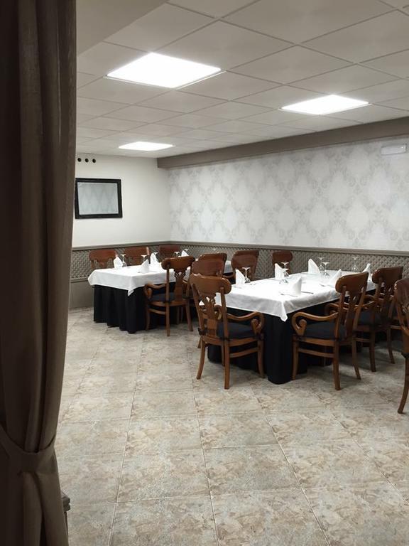 קארבאינו Hotel Restaurante Derby מראה חיצוני תמונה