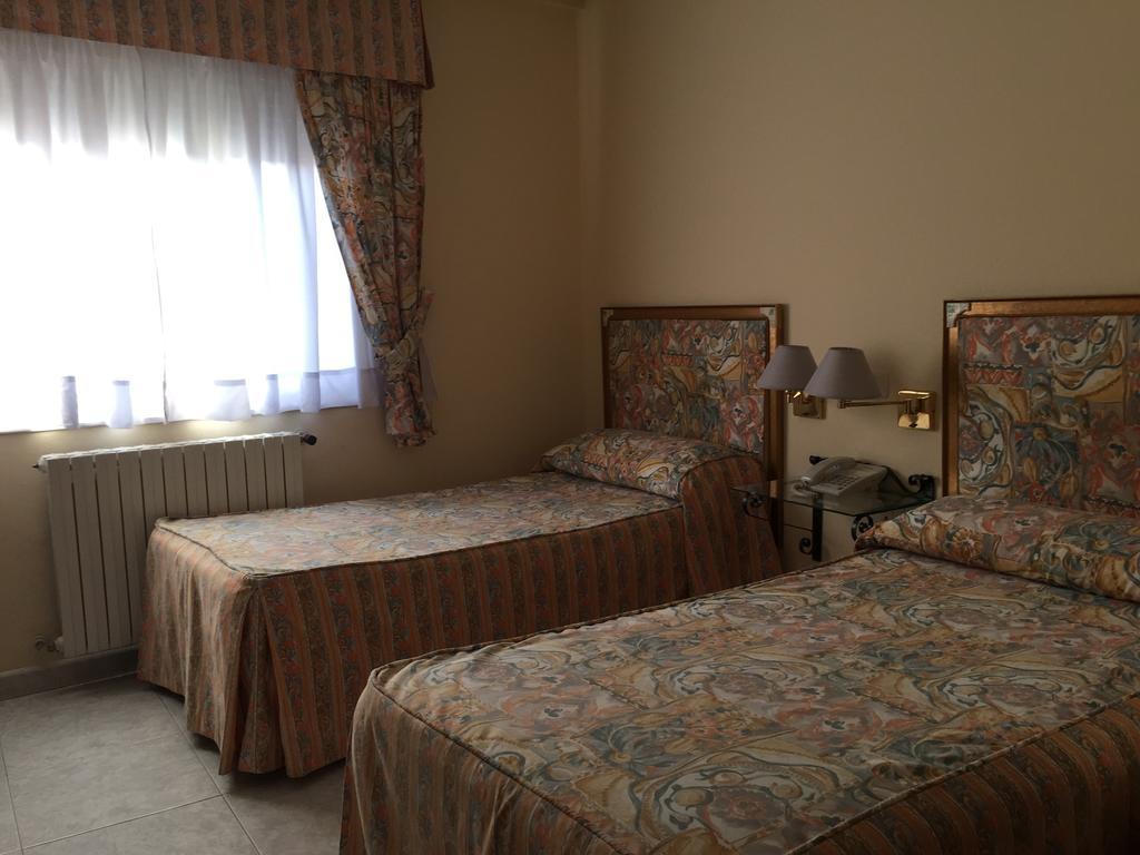 קארבאינו Hotel Restaurante Derby מראה חיצוני תמונה