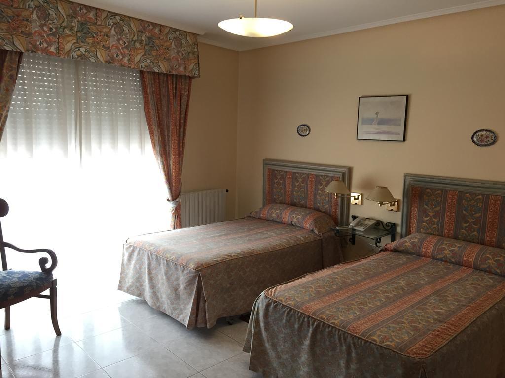 קארבאינו Hotel Restaurante Derby מראה חיצוני תמונה