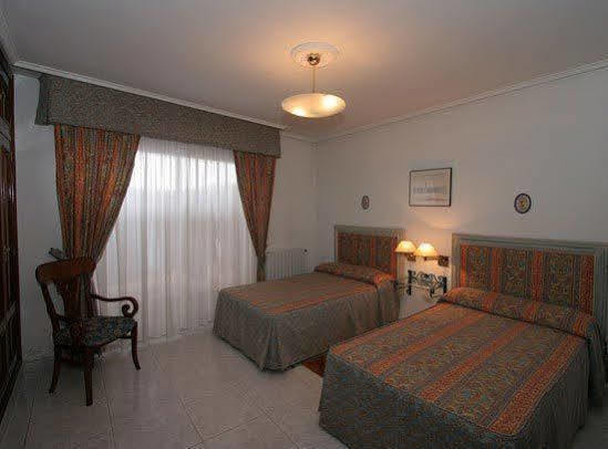 קארבאינו Hotel Restaurante Derby מראה חיצוני תמונה