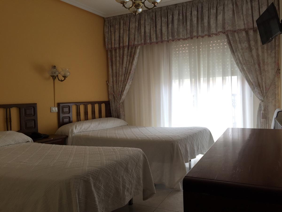 קארבאינו Hotel Restaurante Derby מראה חיצוני תמונה