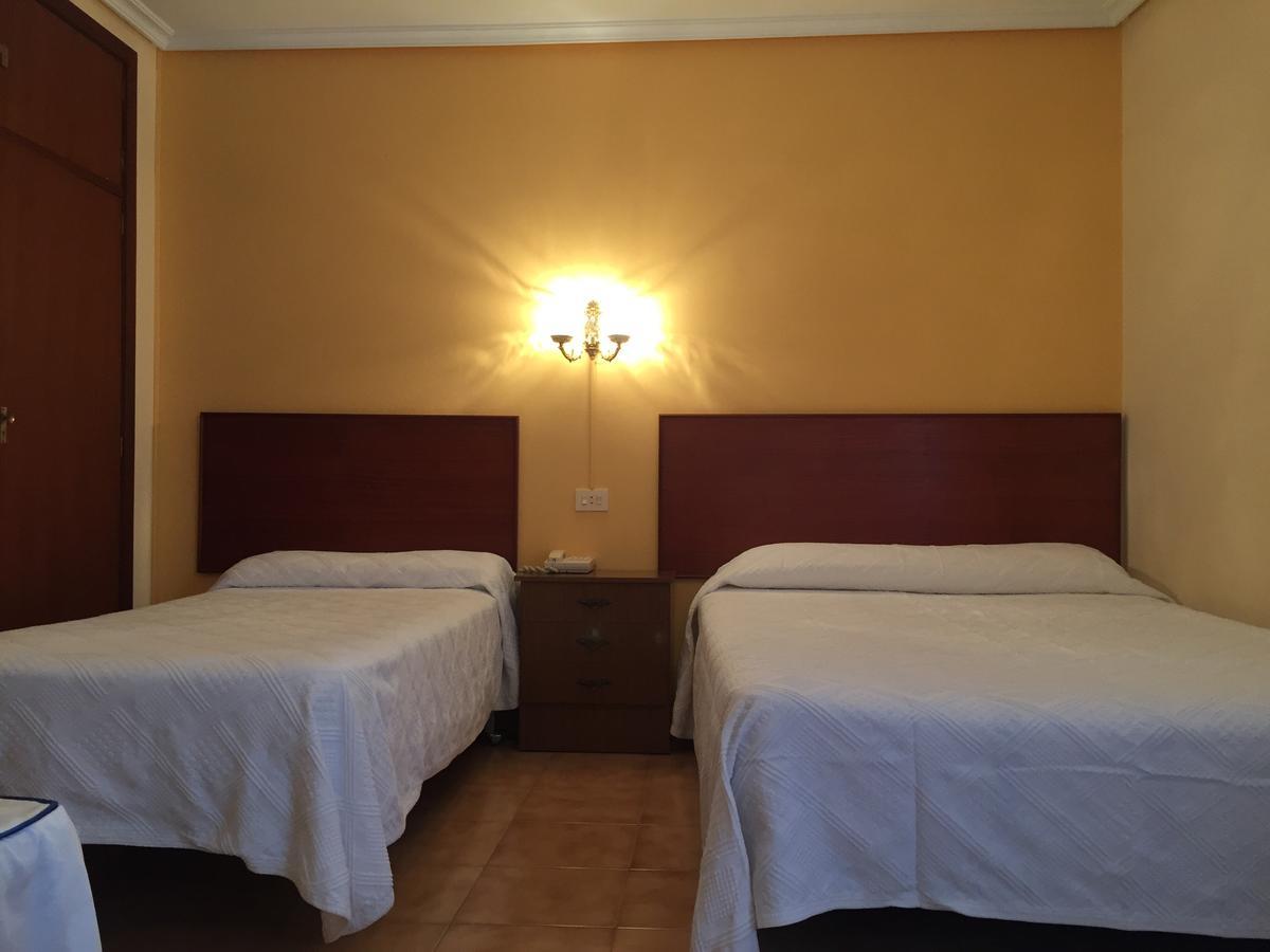 קארבאינו Hotel Restaurante Derby מראה חיצוני תמונה
