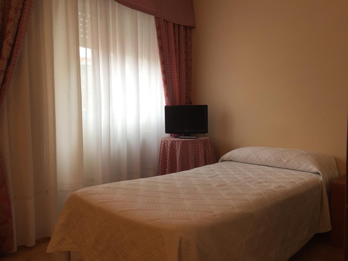 קארבאינו Hotel Restaurante Derby מראה חיצוני תמונה