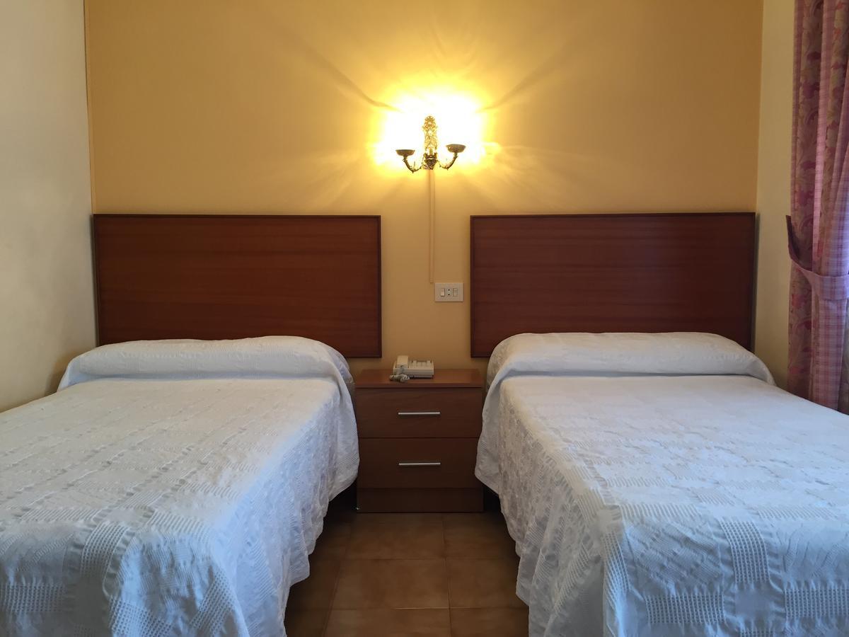 קארבאינו Hotel Restaurante Derby מראה חיצוני תמונה