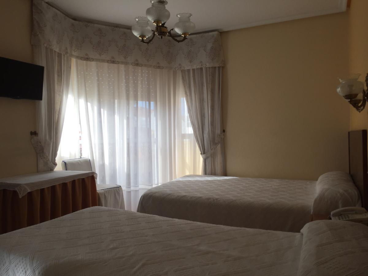 קארבאינו Hotel Restaurante Derby מראה חיצוני תמונה