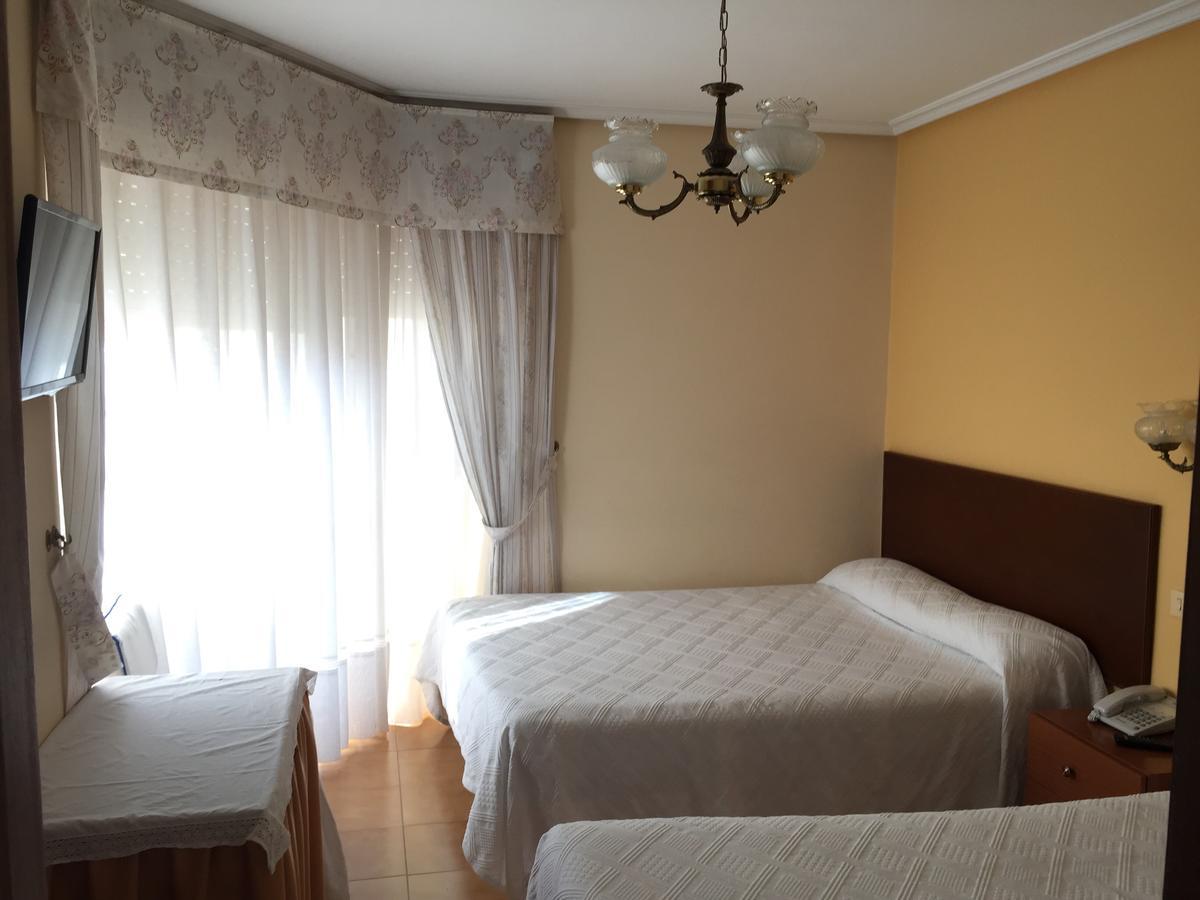 קארבאינו Hotel Restaurante Derby מראה חיצוני תמונה