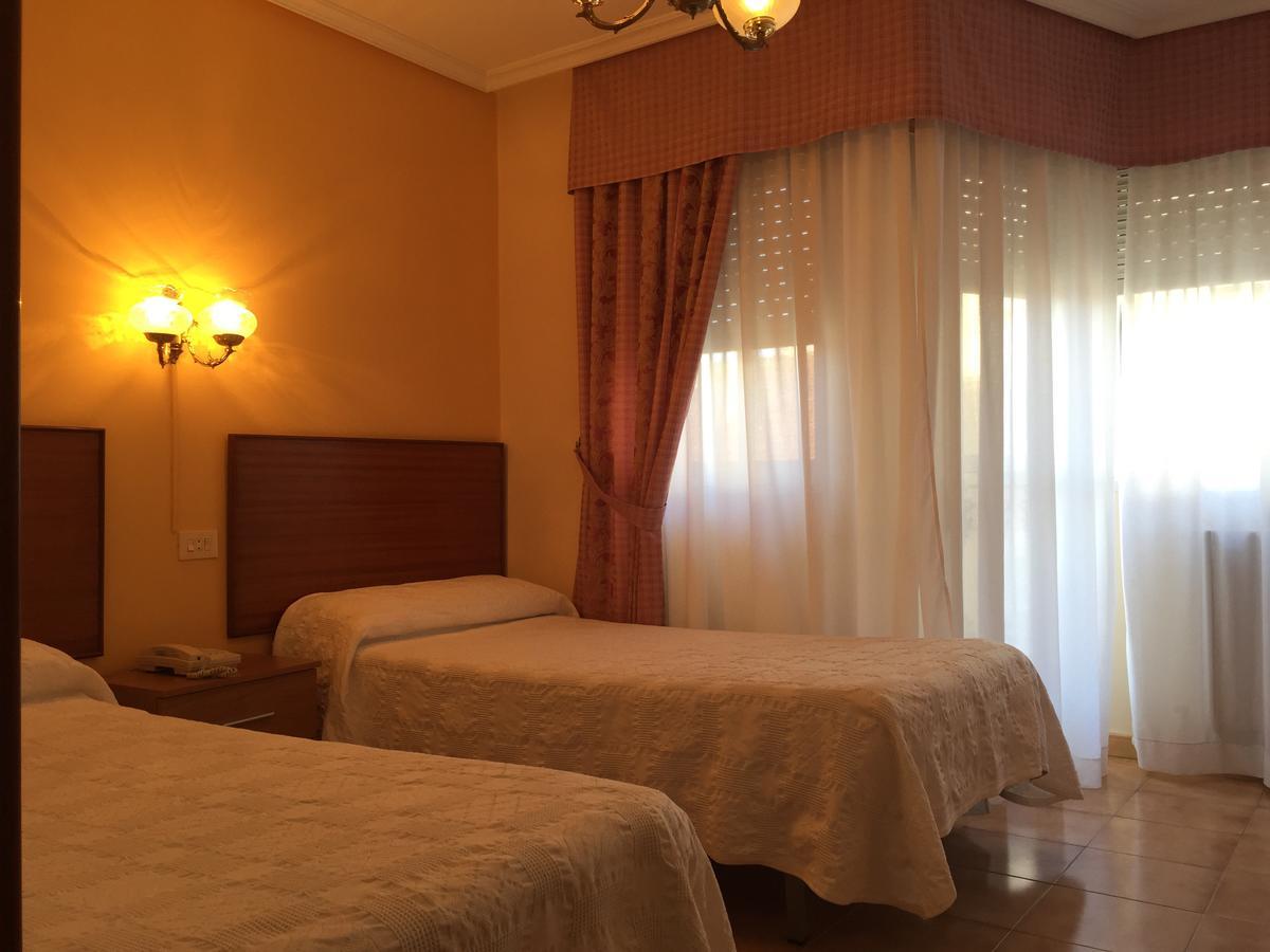 קארבאינו Hotel Restaurante Derby מראה חיצוני תמונה
