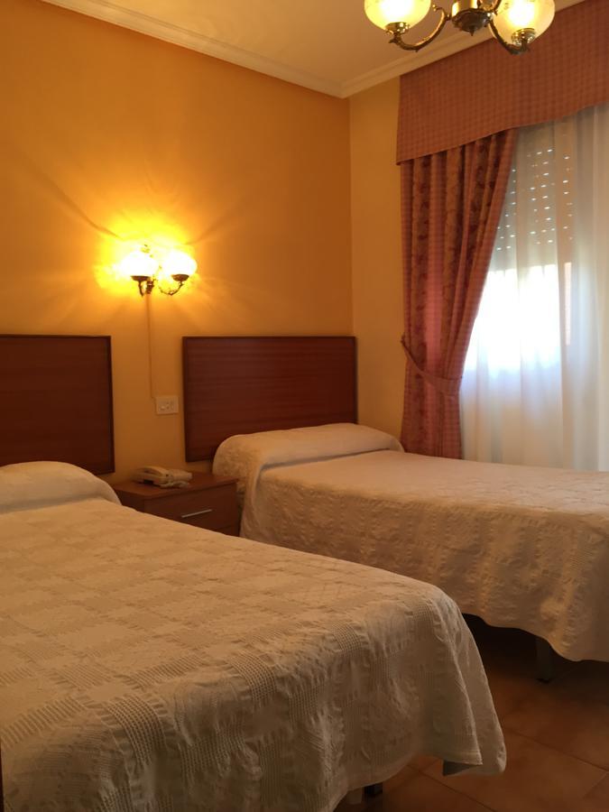 קארבאינו Hotel Restaurante Derby מראה חיצוני תמונה